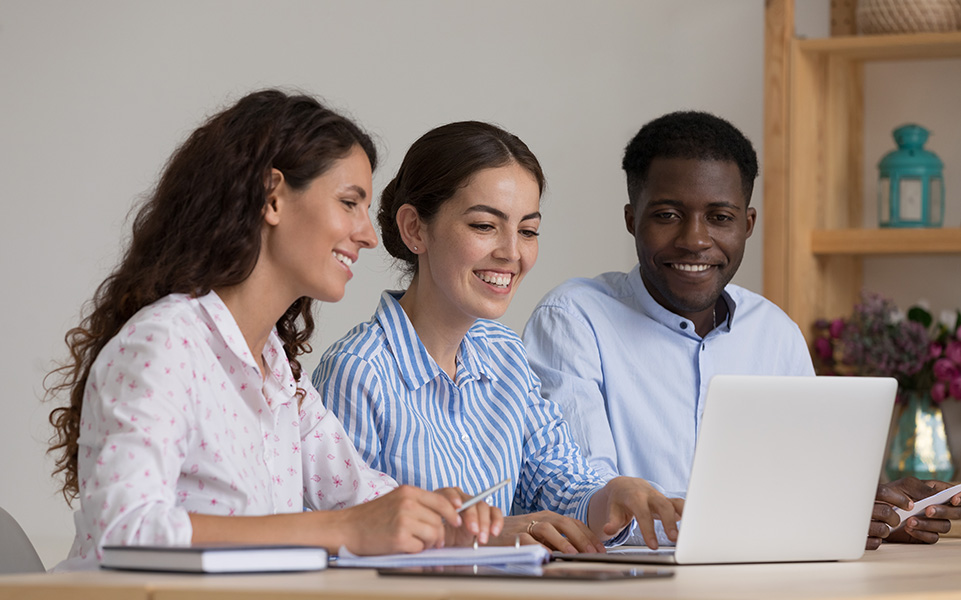 How to Improve Paid Internships Through a Participatory Evaluation Process